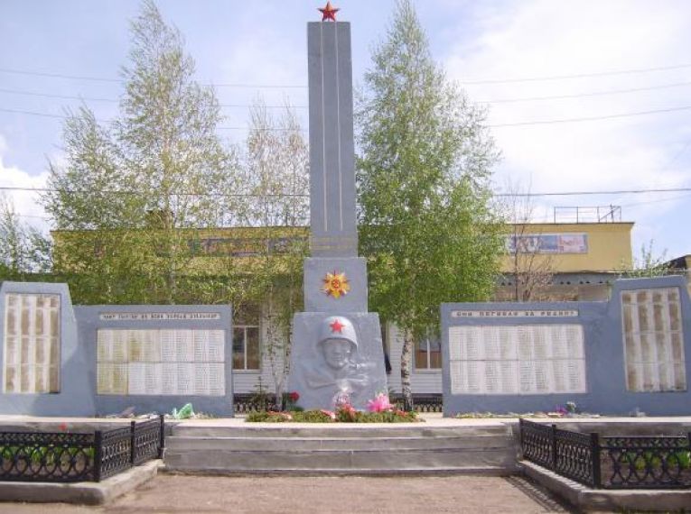 Обелиск памяти павшим героям в годы Великой Отечественной войны 1941-1945 гг., с.Ермолаево