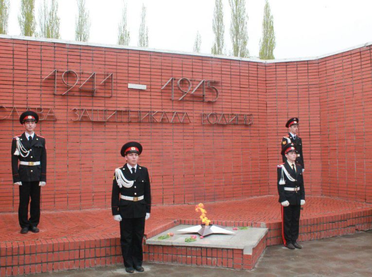 Мемориал Победы и стела труженикам тыла