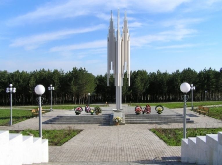 Стела памяти, с.Рощинский