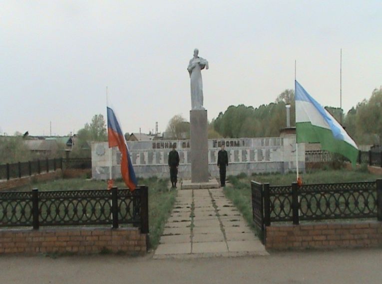 Памятник «Скорбящая мать», с. Нурлино