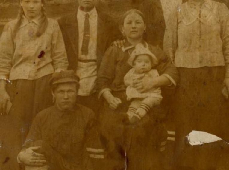 Семья Спириных, д. Новые Сулли, 1941 г.