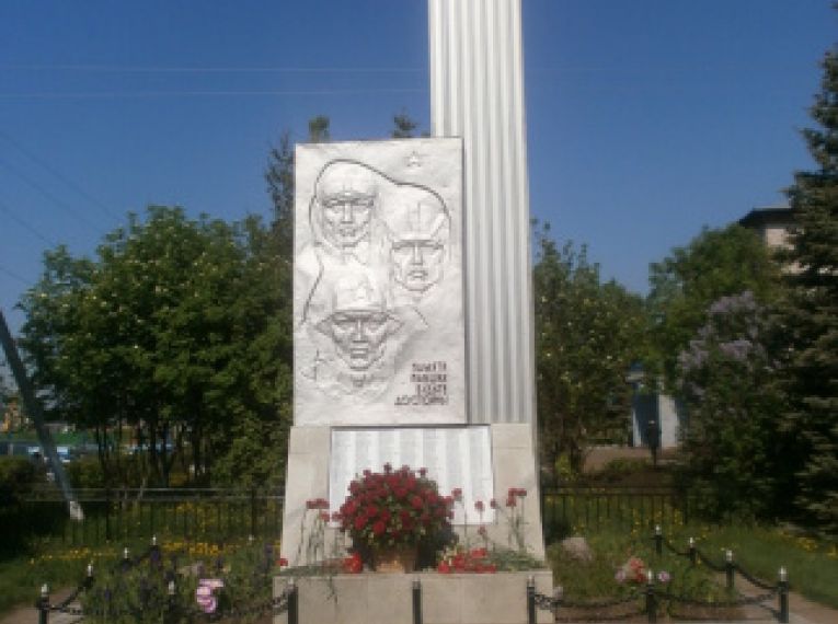 Обелиск – Вечный Огонь с мемориалом «Памяти павших - будь достоин»,  с. Зубово