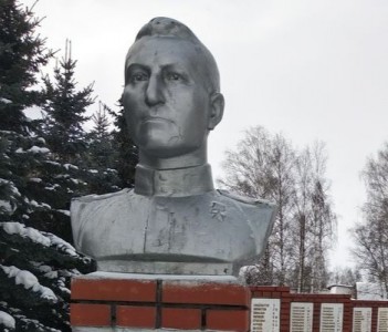 Бюст Героя Советского Союза А.С.Хайдарова
